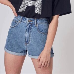 Abrand Jeans Women’s High Relaxed Denim Shorts in Light Wash Size 26
